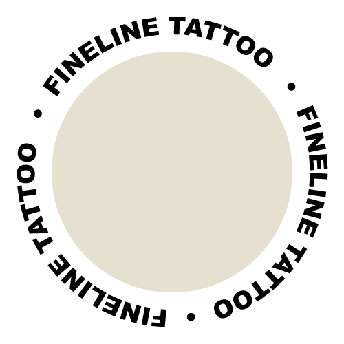 Rotierender Kreis mit dem Wort Fineline Tattoo